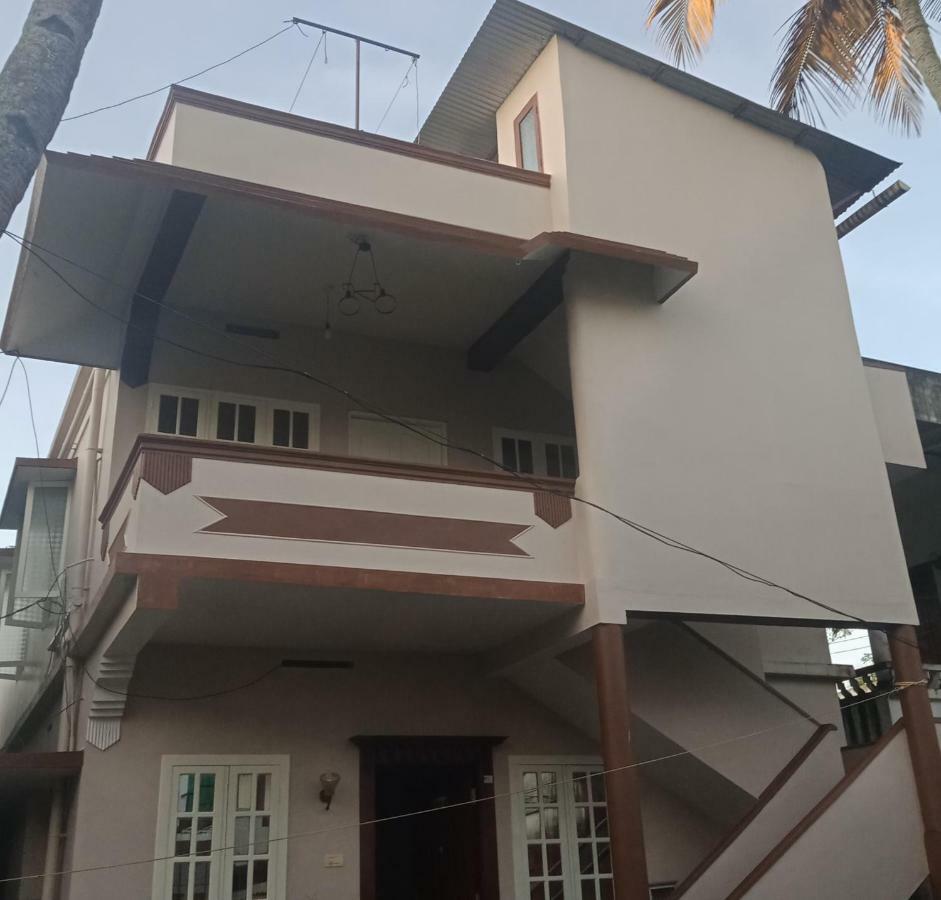 Frangipani Holiday Home Fort Kochi エクステリア 写真